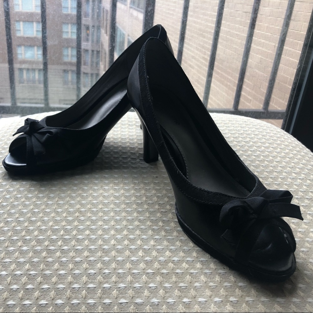 Liz Claiborne Black Heel with bow detail, sz8.5
